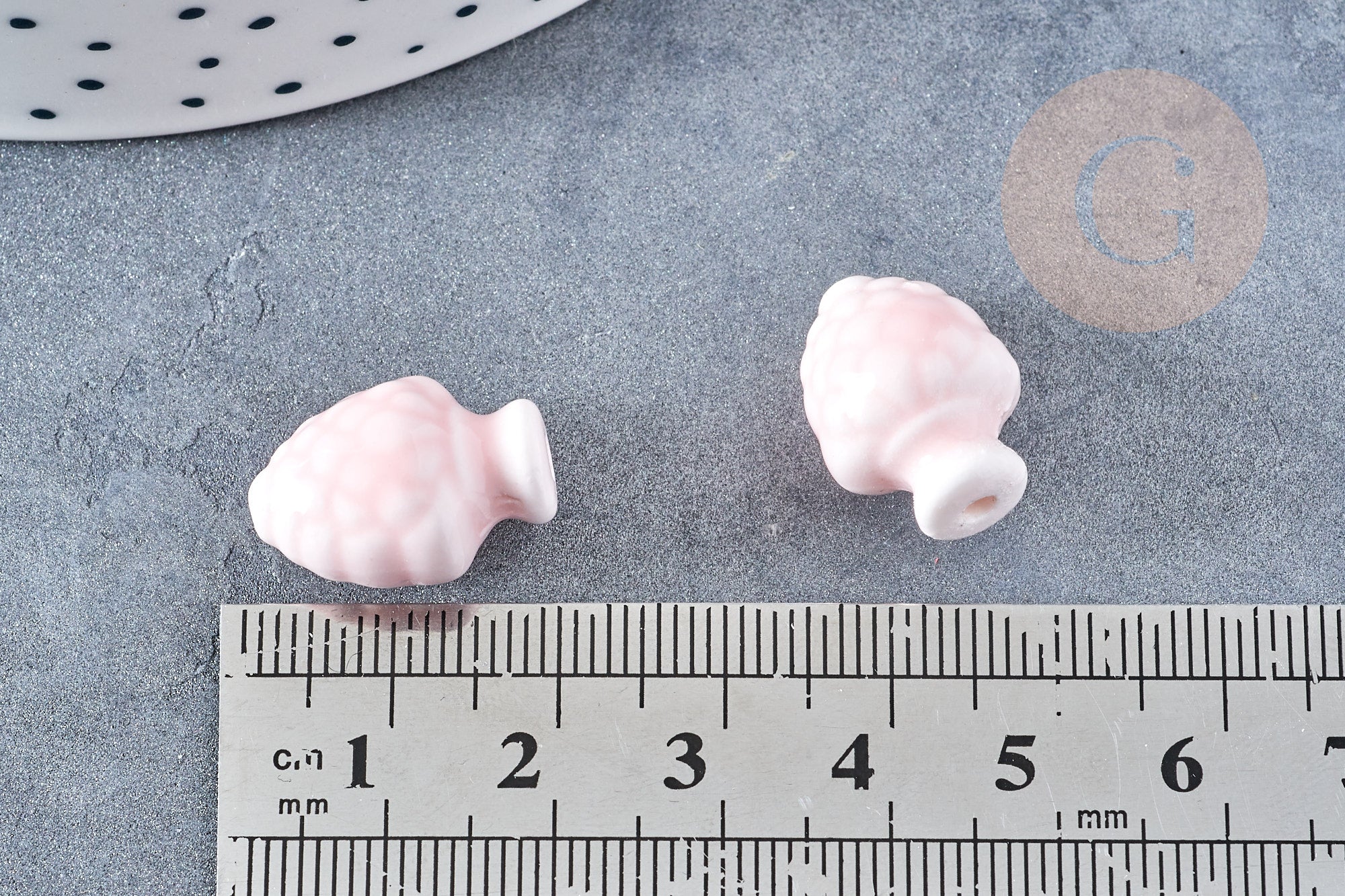 Perle porcelaine rose clair pomme de pin 19mm,perle céramique, céramique blanche, x10 (G8693)
