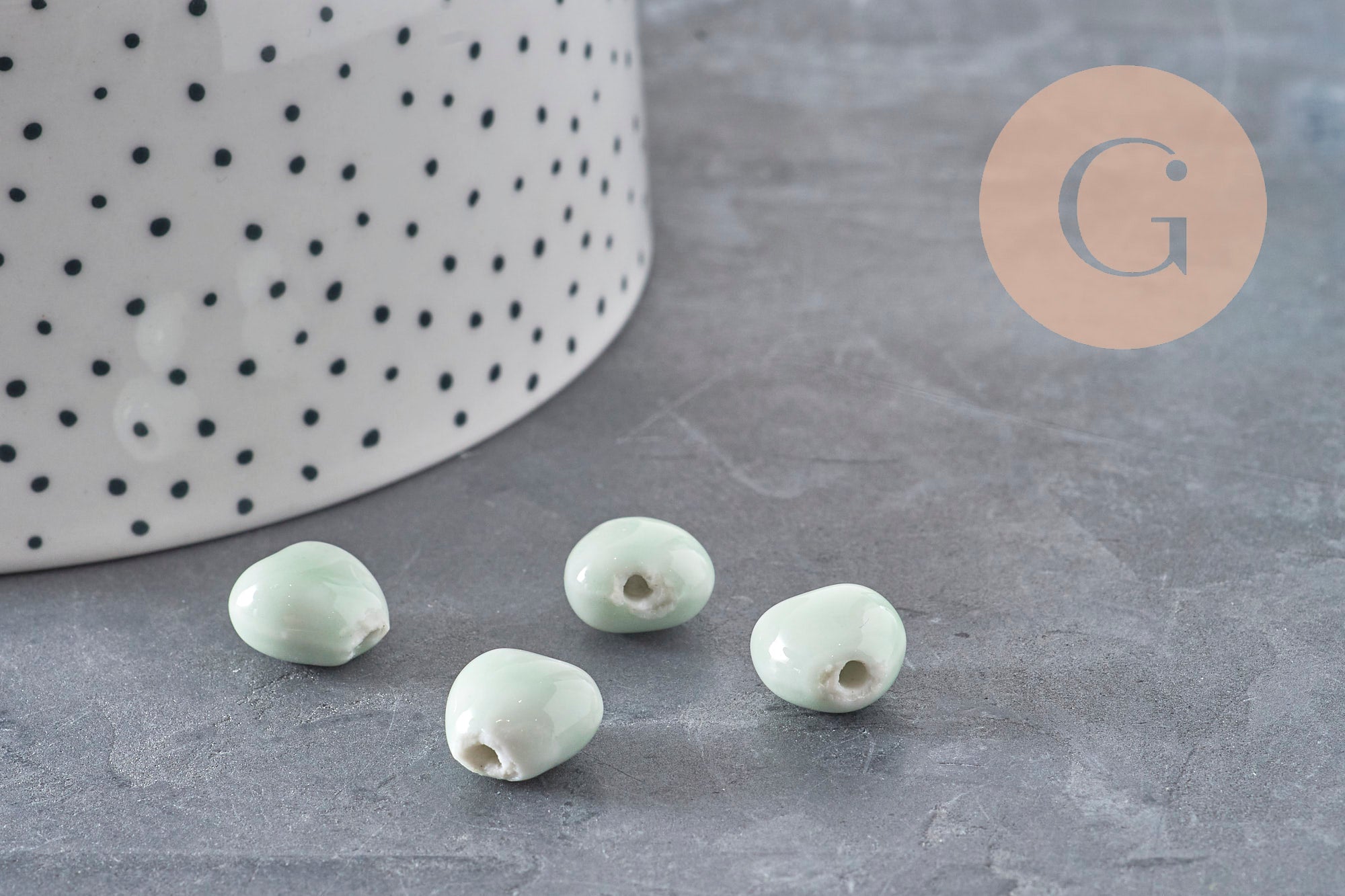 Perle porcelaine verte coeur, perle céramique géométrique pour fabrication bijoux en céramique verte,11.5mm x10 (G3785)