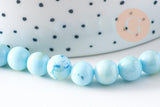 Perle ronde jade naturel turquoise et or 8mm, x1 fil de 40cm (G5211)