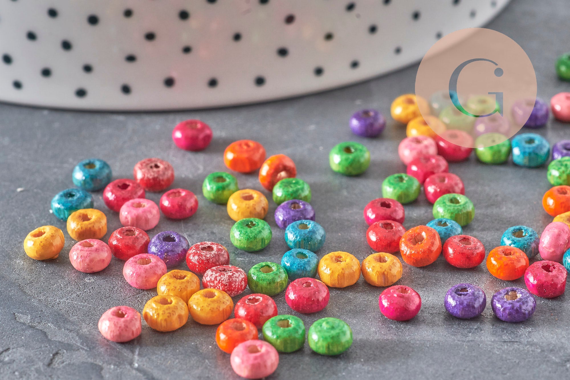 Perles rondelles en bois multicolore 5x3mm pour la création de bijoux fantaisie DIY.