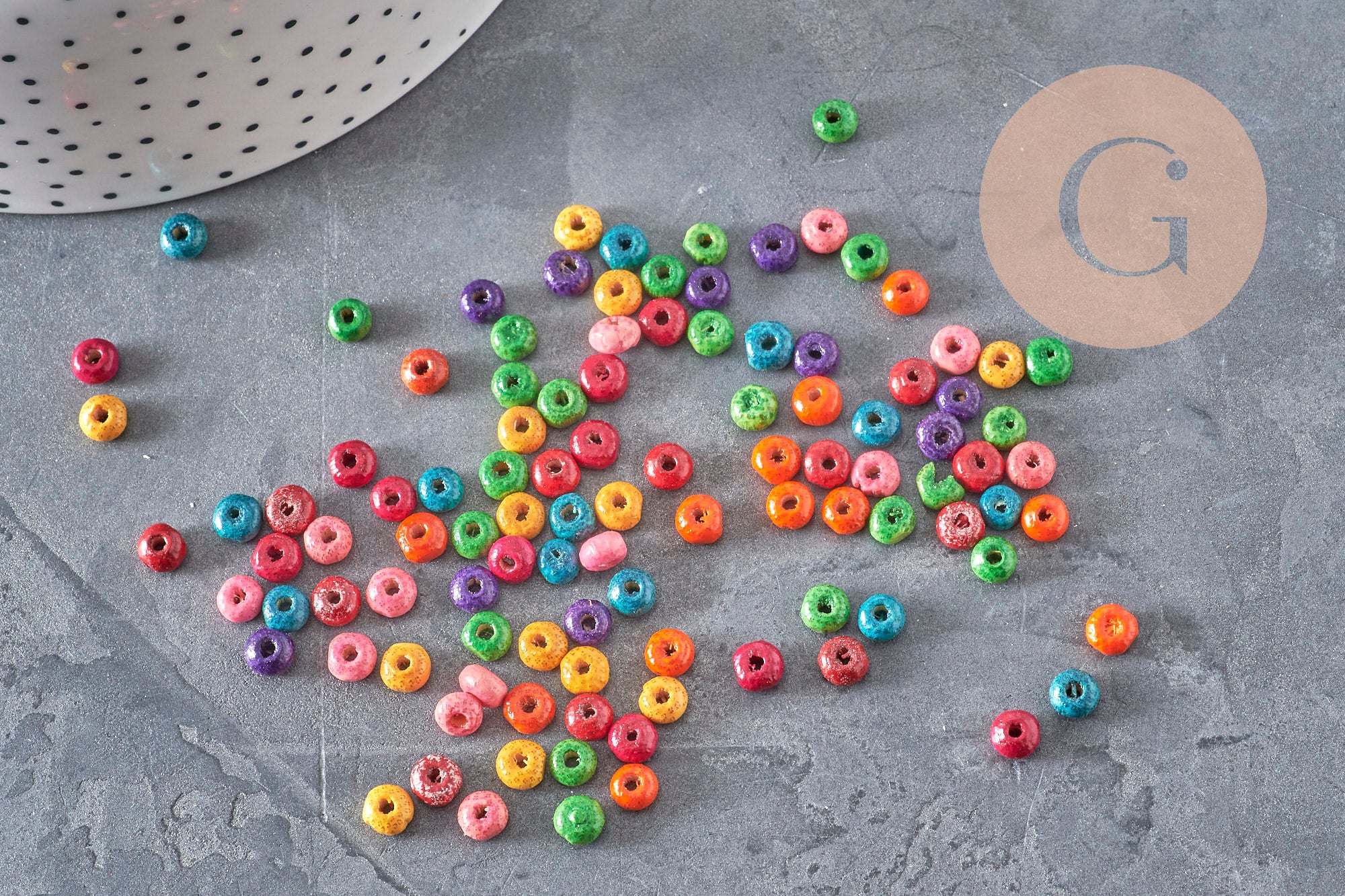 Perles rondelles en bois multicolore de 5x3mm pour la création de bijoux fantaisie DIY.