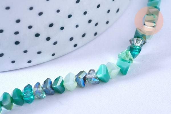 Perle triangle cristal bleu 6x3.5mm, perles bijoux, perle triangle cristal ,Perle verre facette, fil de 33cm, X1 (G6678)