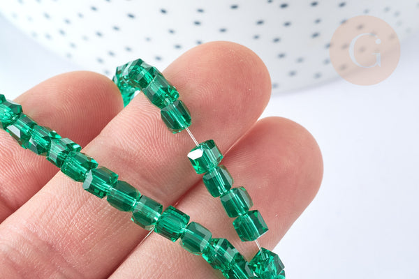 Perles Cube verre vert foncé 4mm, verre, le fil de 43cm, x1 (G7539)