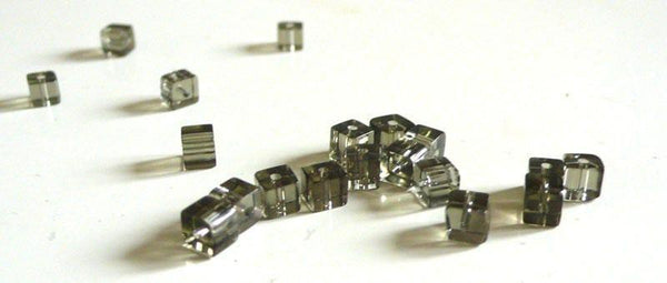 Perles carrées grises, fourniture créative, perles verre tchèque, perles verre gris,4mm, x50 (G2195)