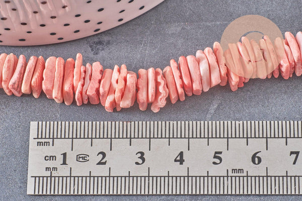 Perles chips coquillage naturel teinté en rose 15mm, fil de 40cm, x1 (G0147)