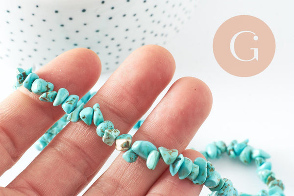 Perles chips howlite turquoise de synthèse 5-8mm, x1 fil 85cm (G3013)