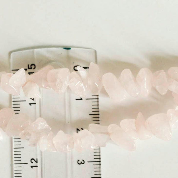 Perles chips quartz rose naturel fil de 90cm, x1 (G2107)