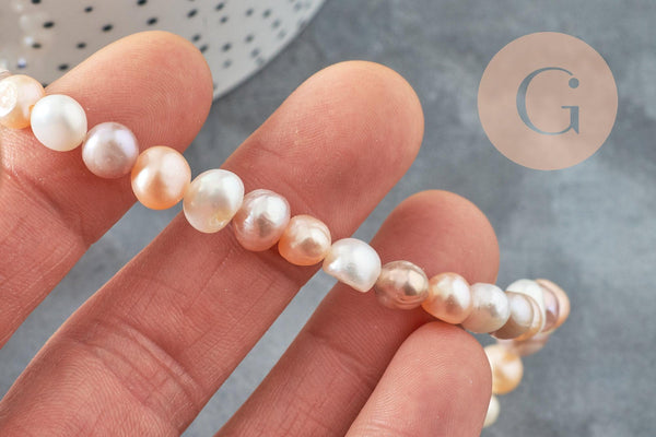 Perles eau douce naturelle "pomme de terre" pastel 6-7mm, x1 fil de 37cm (G1938)