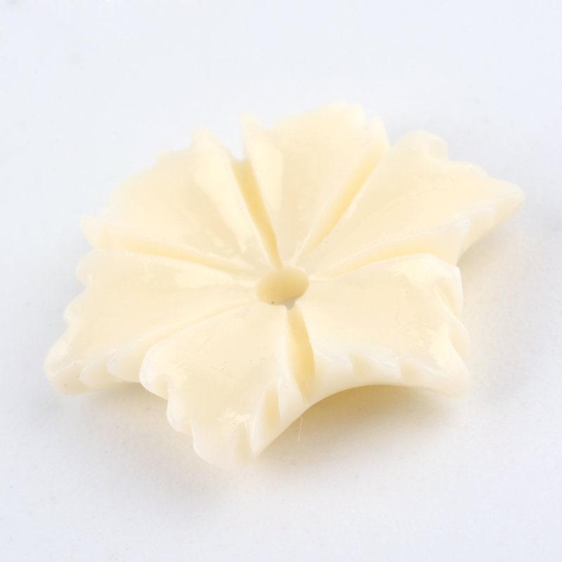Perles fleur résine blanche écru,une perle fleur DIY ,16mm, x5 (G4999)