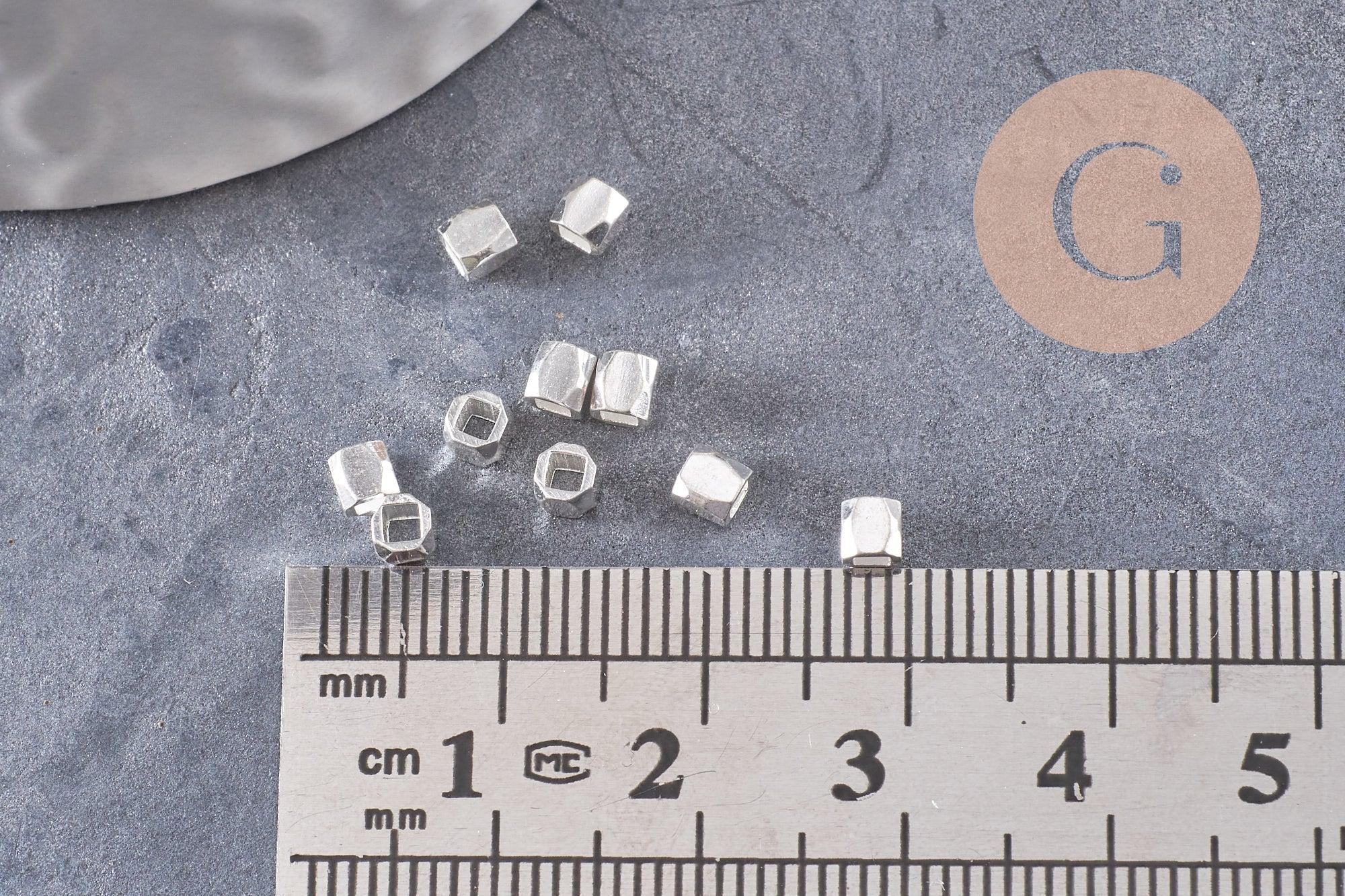 Perles intercalaires facettées laiton argenté ou doré, 3x3mm, x50 (G9906)