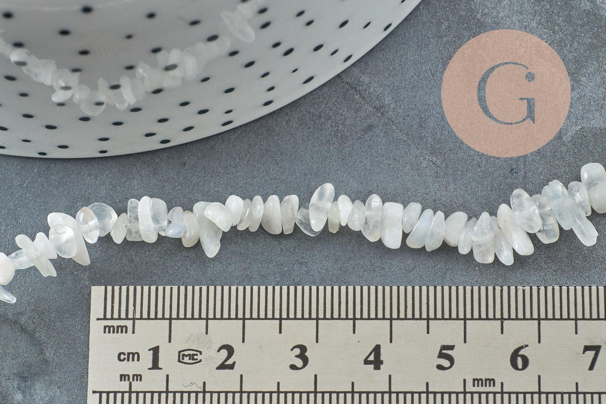 Perles nugget pierre de lune naturelle 3-13mm, x1 fil de 85cm (G2130)