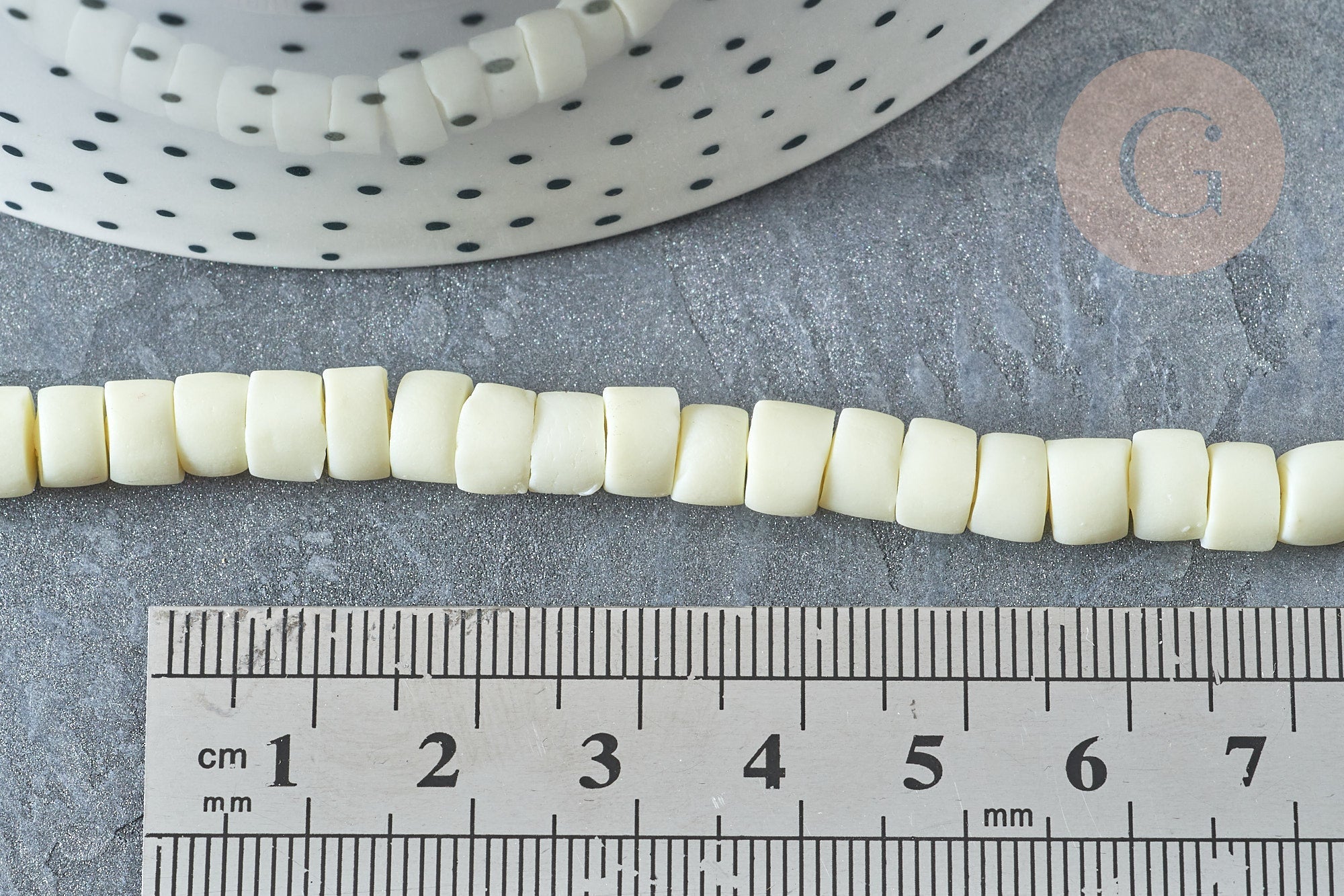 Perles porcelaine heishi jaune clair 6x3~4 mm, bijoux céramique, fil de 48cm, x1 (G7535)