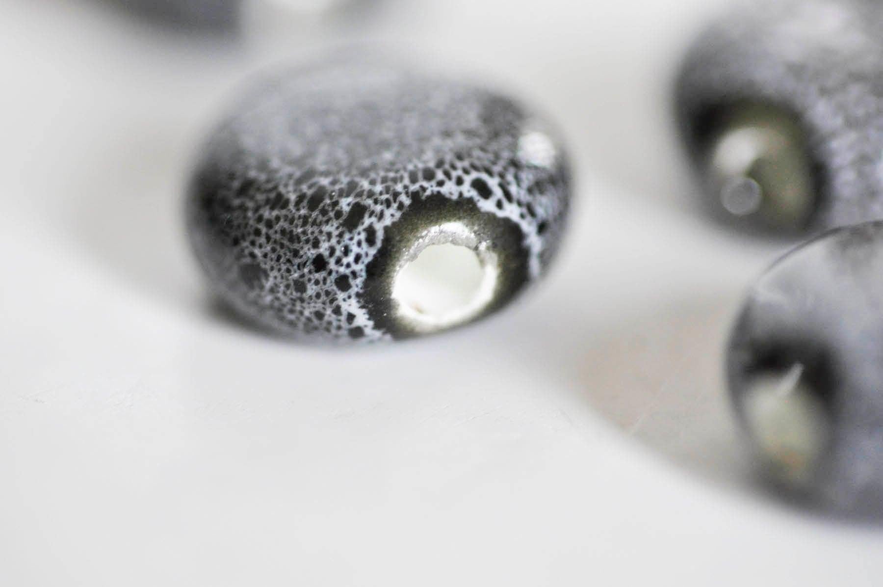 Perles ronde porcelaine grise, création bijoux,1.5cm, x5 (G1016)
