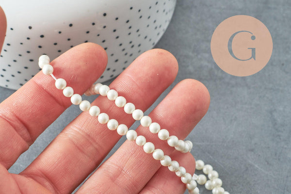Perles rondes coquillage naturel blanche nacrées 4mm, x1 fil de 40cm (G10132)