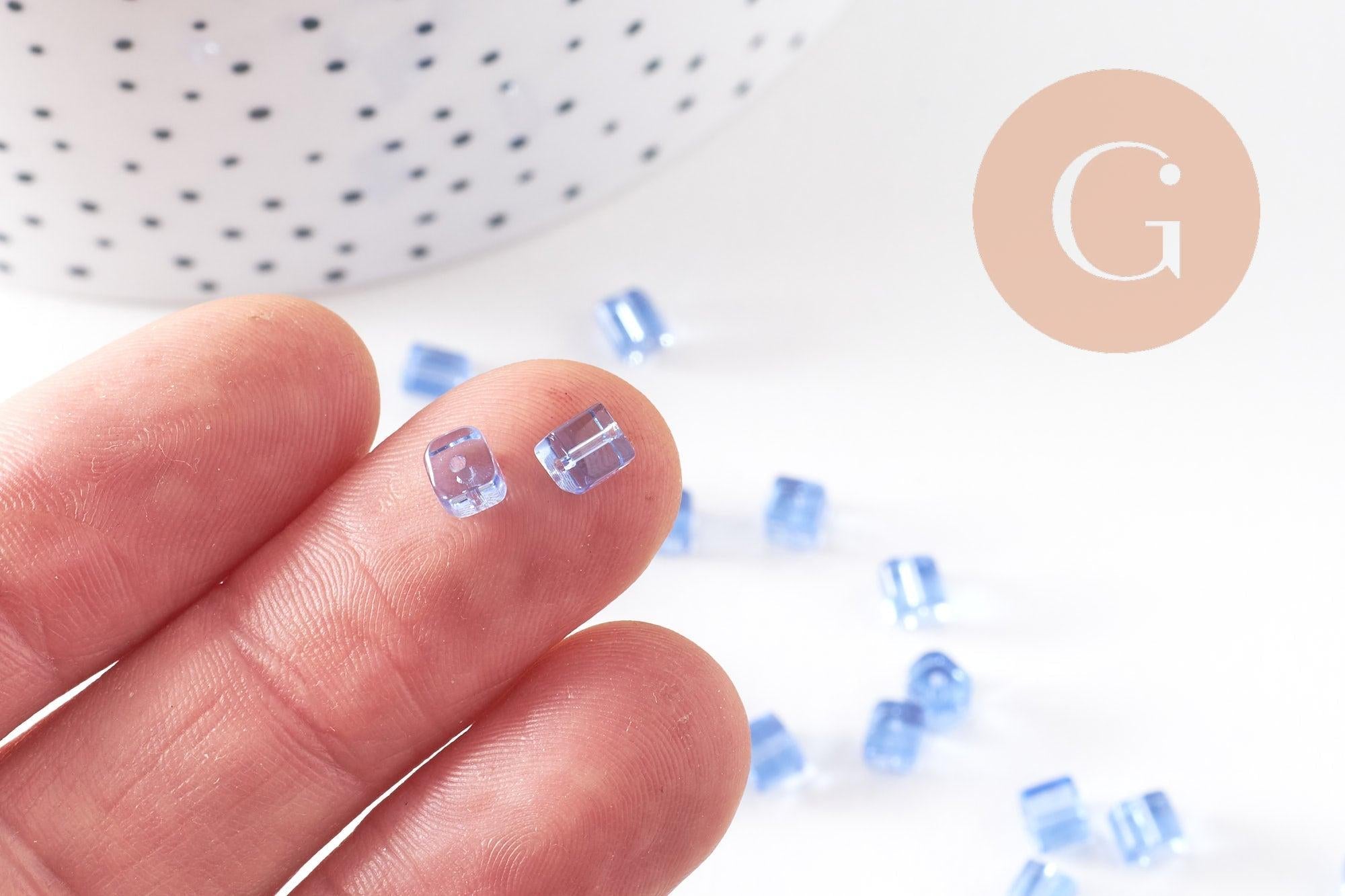 Perles verre carrées bleu clair 5mm, x50 (G2456)