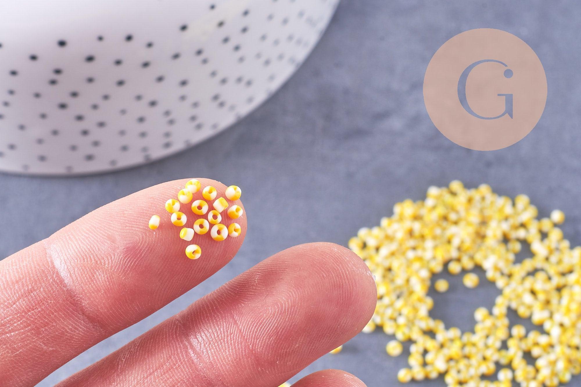 Petite perle rocaille verre rayé jaune blanc 1.5x2mm, x10 Gr (G10684)