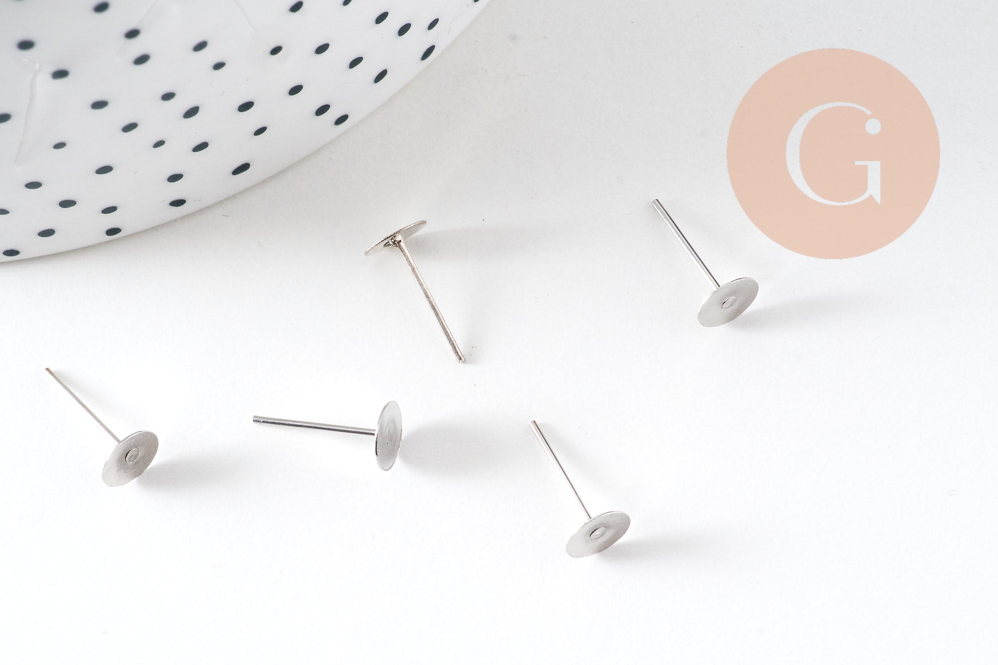 Puces oreille acier avec plateau 6mm, x20 (G2312)
