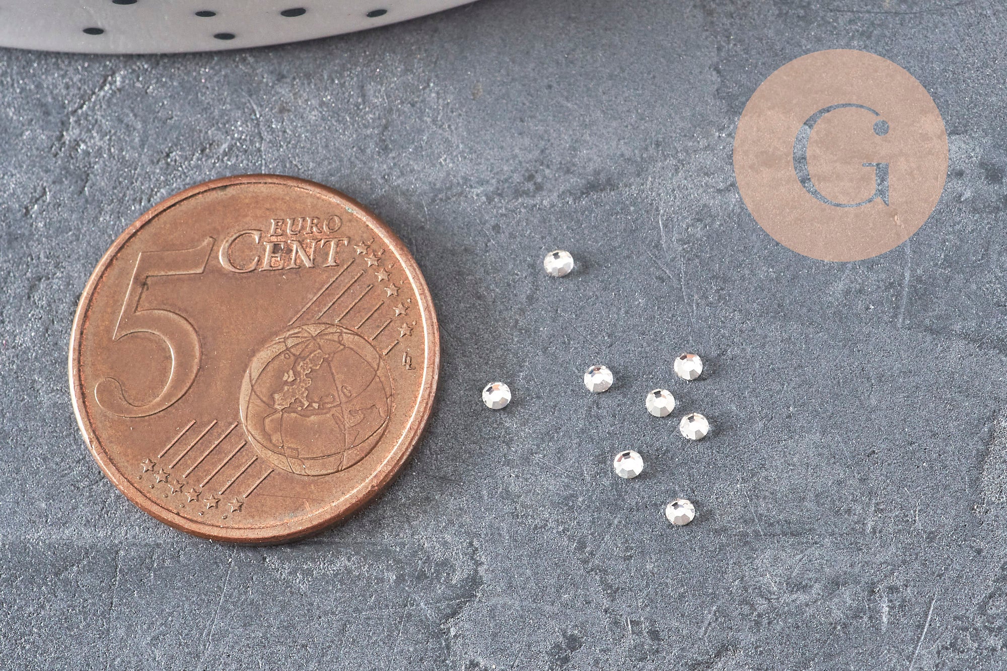 Round transparent crystal rhinestone cabochon 2.5mm, x 0.15 gram (G2287)