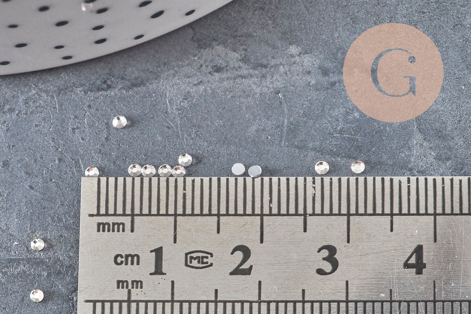 Round transparent crystal rhinestone cabochon 2.5mm, x 0.15 gram (G2287)