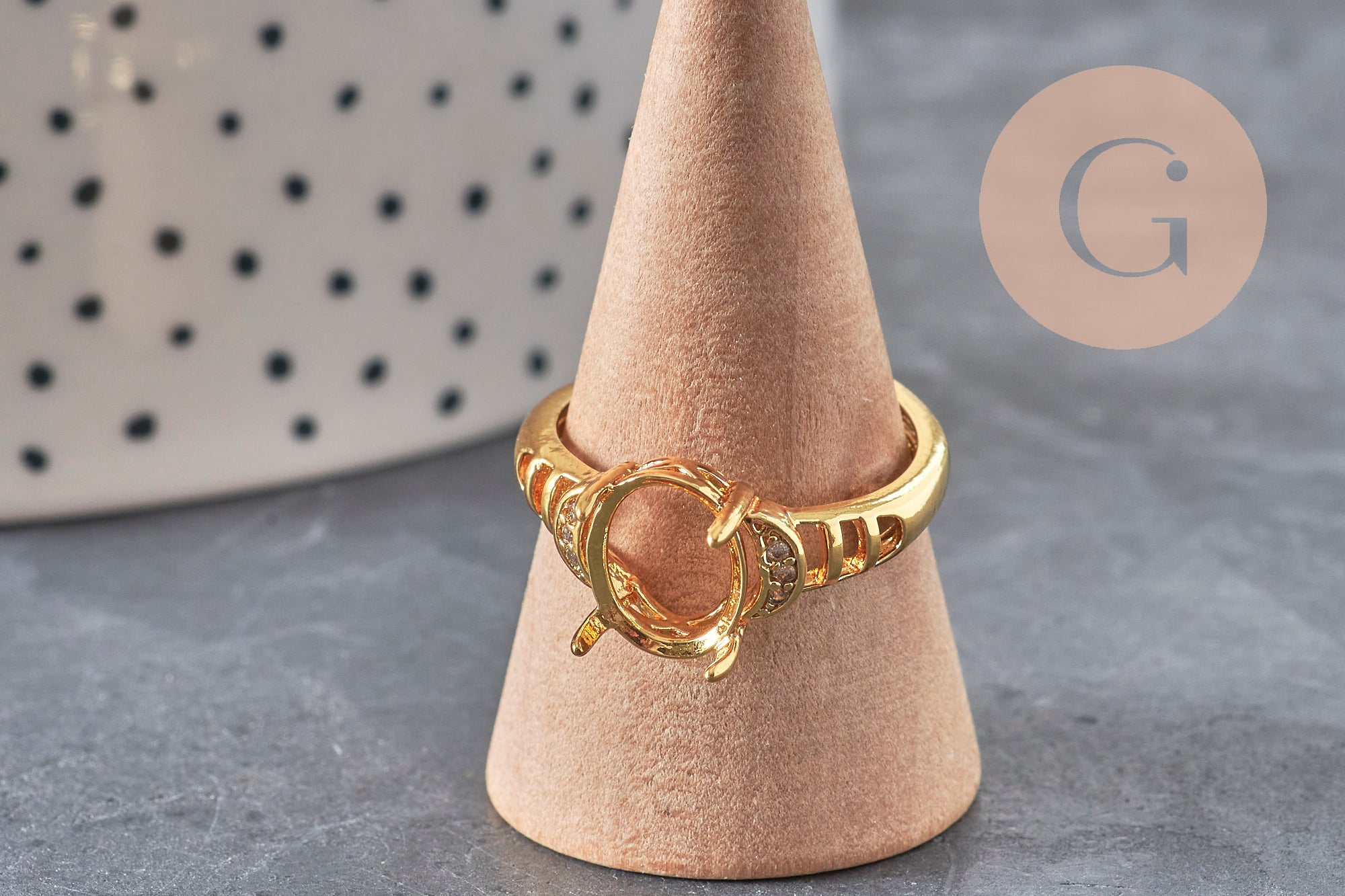 Adjustable ring with 17mm zircon cabochon, gold-plated brass, x1 (G3959)