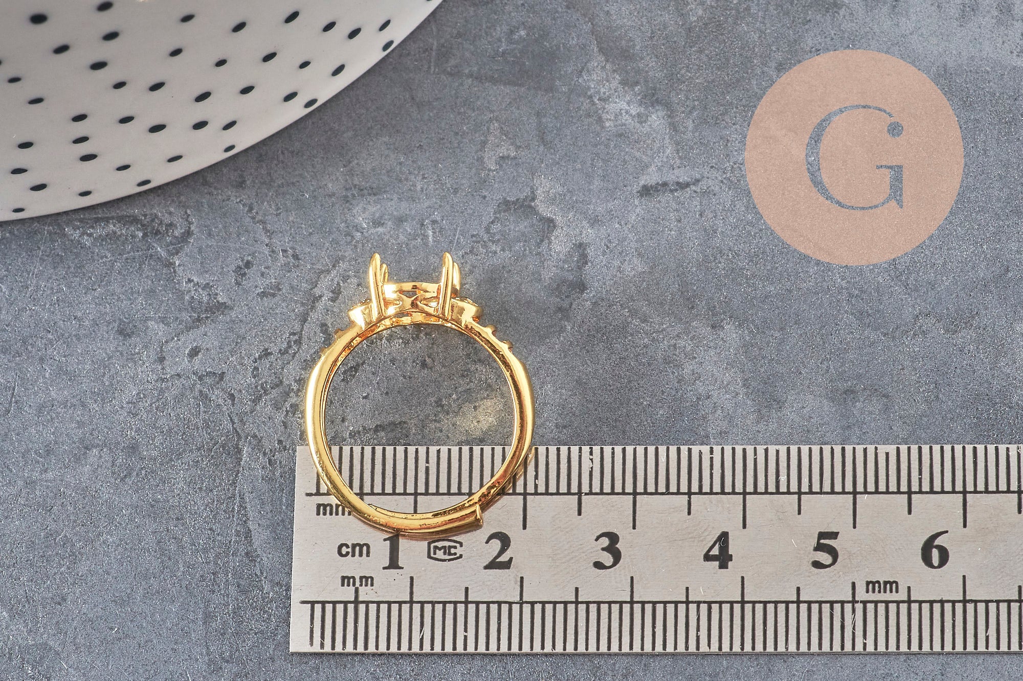 Adjustable ring with 17mm zircon cabochon, gold-plated brass, x1 (G3959)