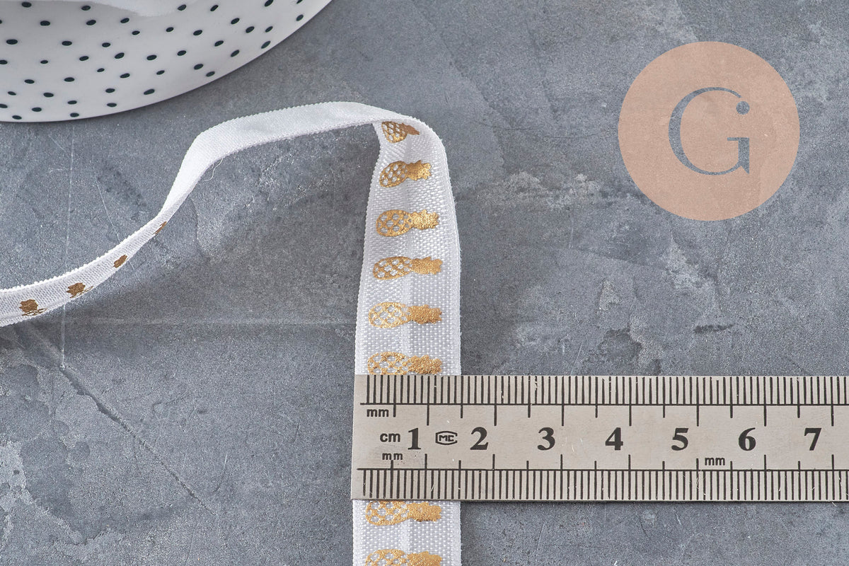 Ruban élastique blanc de 16mm avec motifs ananas dorés pour créations DIY et bijoux personnalisés.