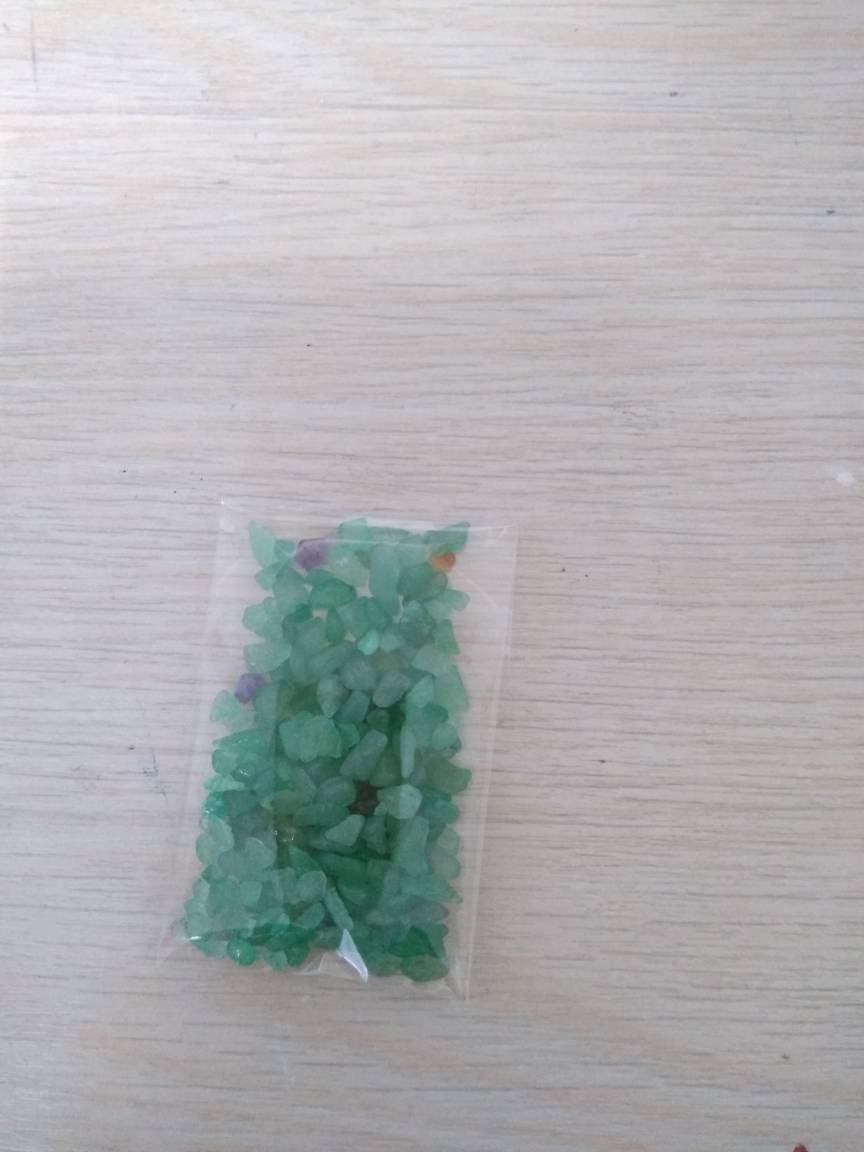Sable chips pierre rubis dans zoisite naturel non percé, x20gr (G0234)