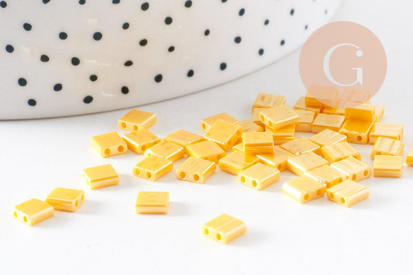 perles rocaille carré verre rectangle jaune opaque, perle carré création bracelet, perle tila,4.5mm,2 trous, x50 (4.8GR) (G5482)