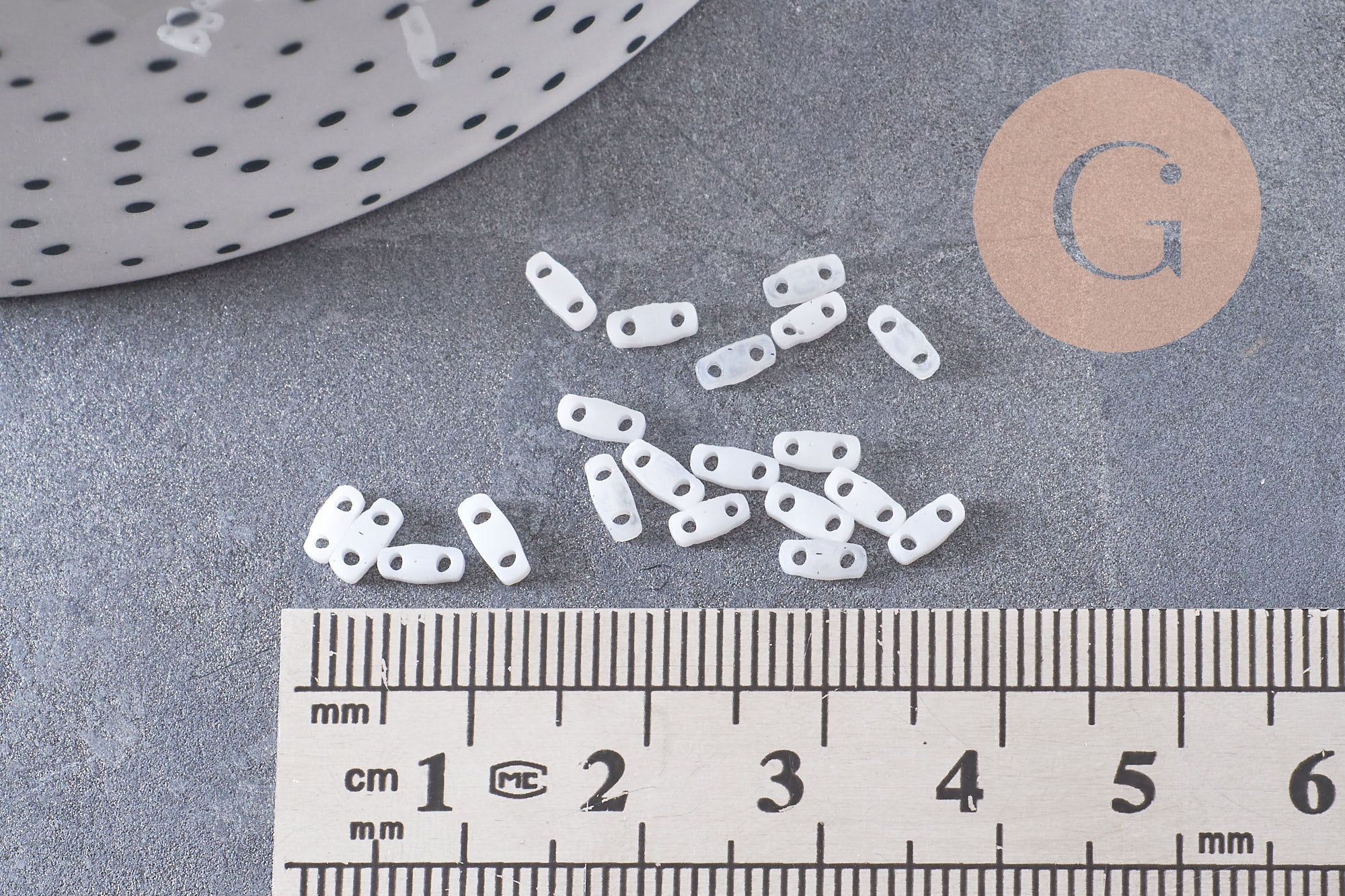 perles rocaille verre rectangle blanc opaque, perle carré création bracelet, perle tila, 2mm,2 trous, x50 (1.2Gr) (G4600)
