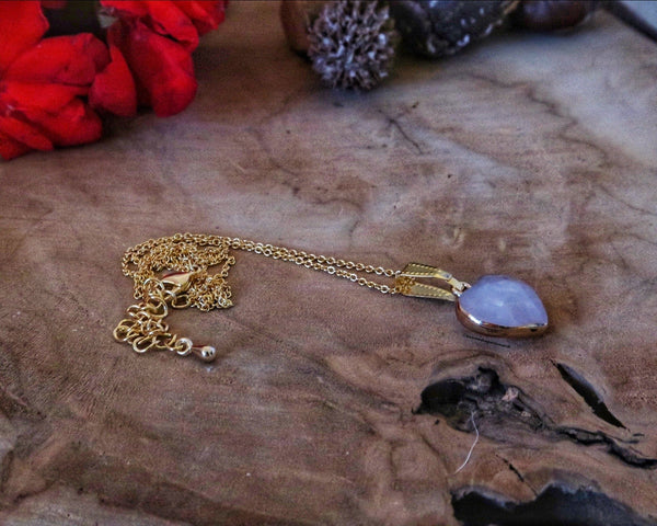 Montar un colgante en un anillo y cadena o en un asa.