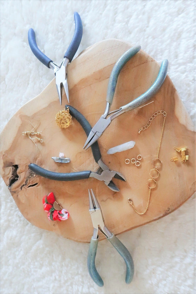 Useful jewelry pliers