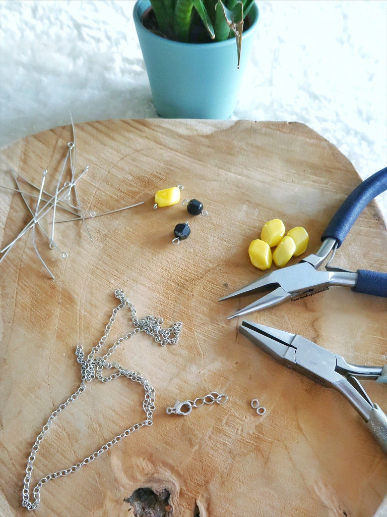Assemble a necklace with a chain, clasp and ring