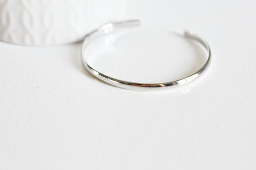 Pulseras de metal plateado