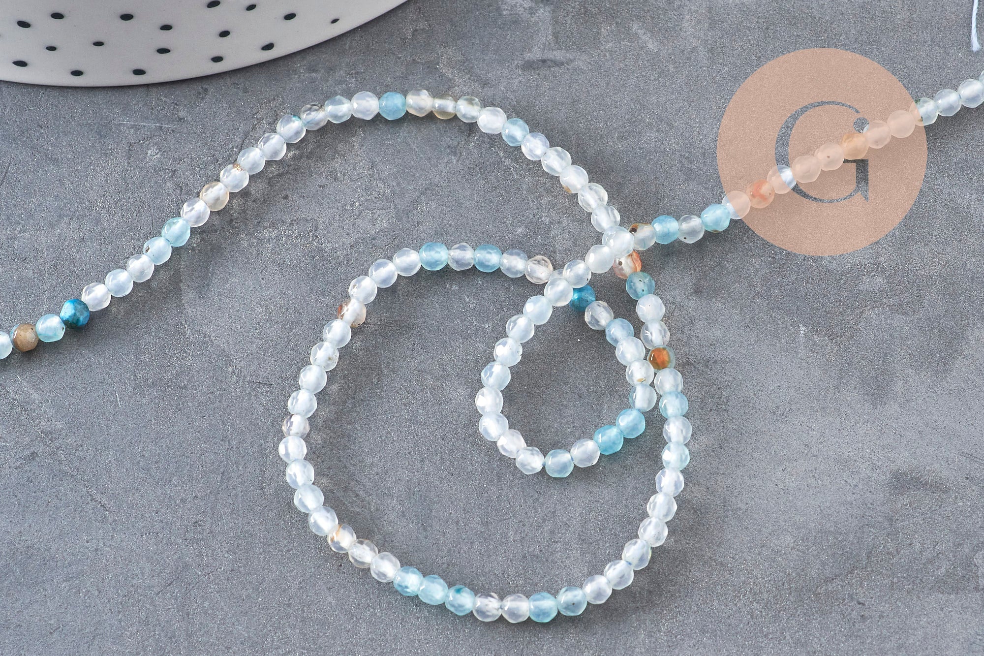 Perles Agate naturelle bleu ciel facettées 3mm, x1 fil de 38cm (G11094)
