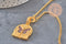 Collier pendentif locket papillon cuivre doré zircons , x1 (G11069)