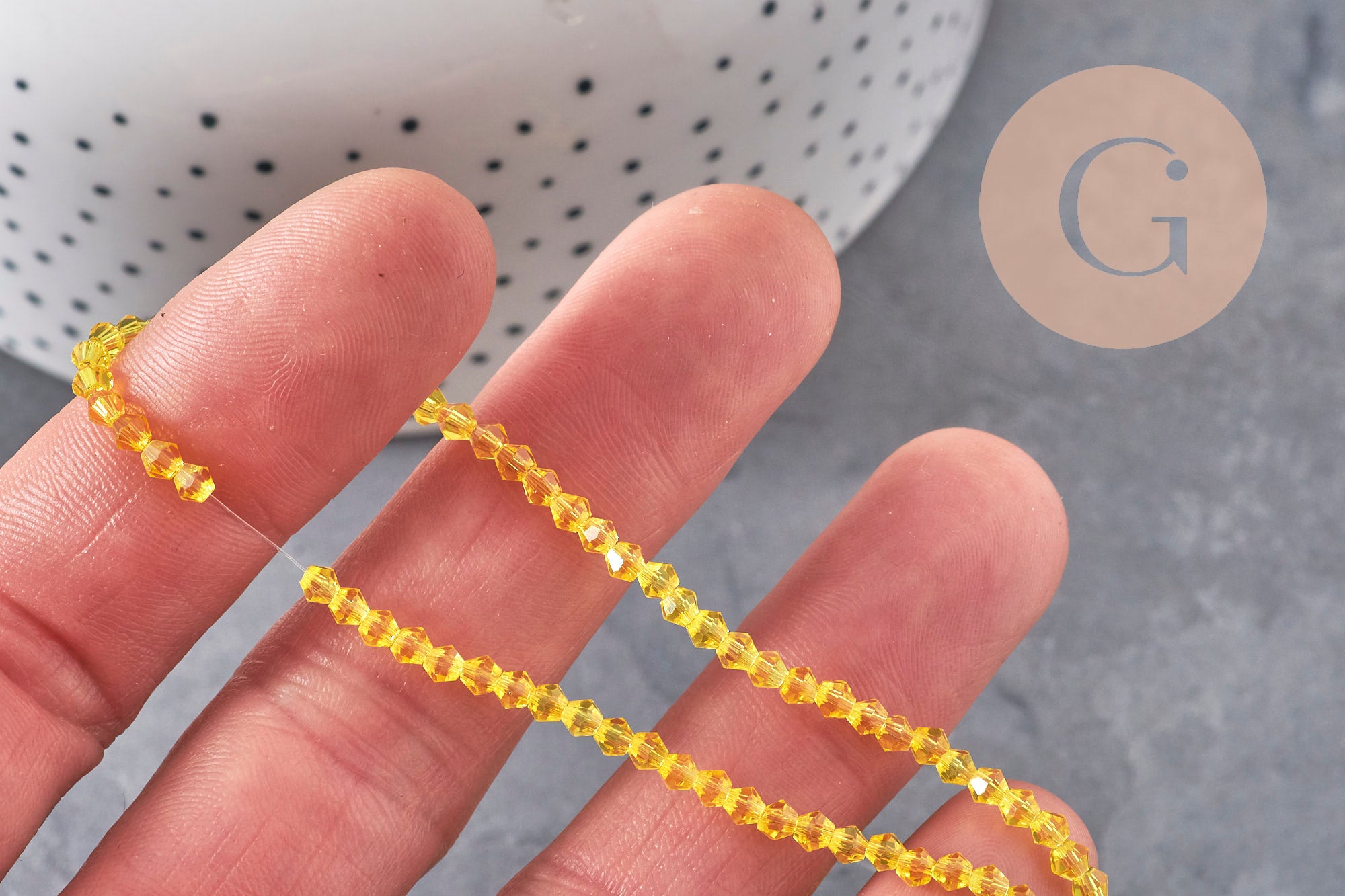 Perles cristal toupies à facette jaune transparent 3-3.3mm, x1 fil de 38cm (G11110)