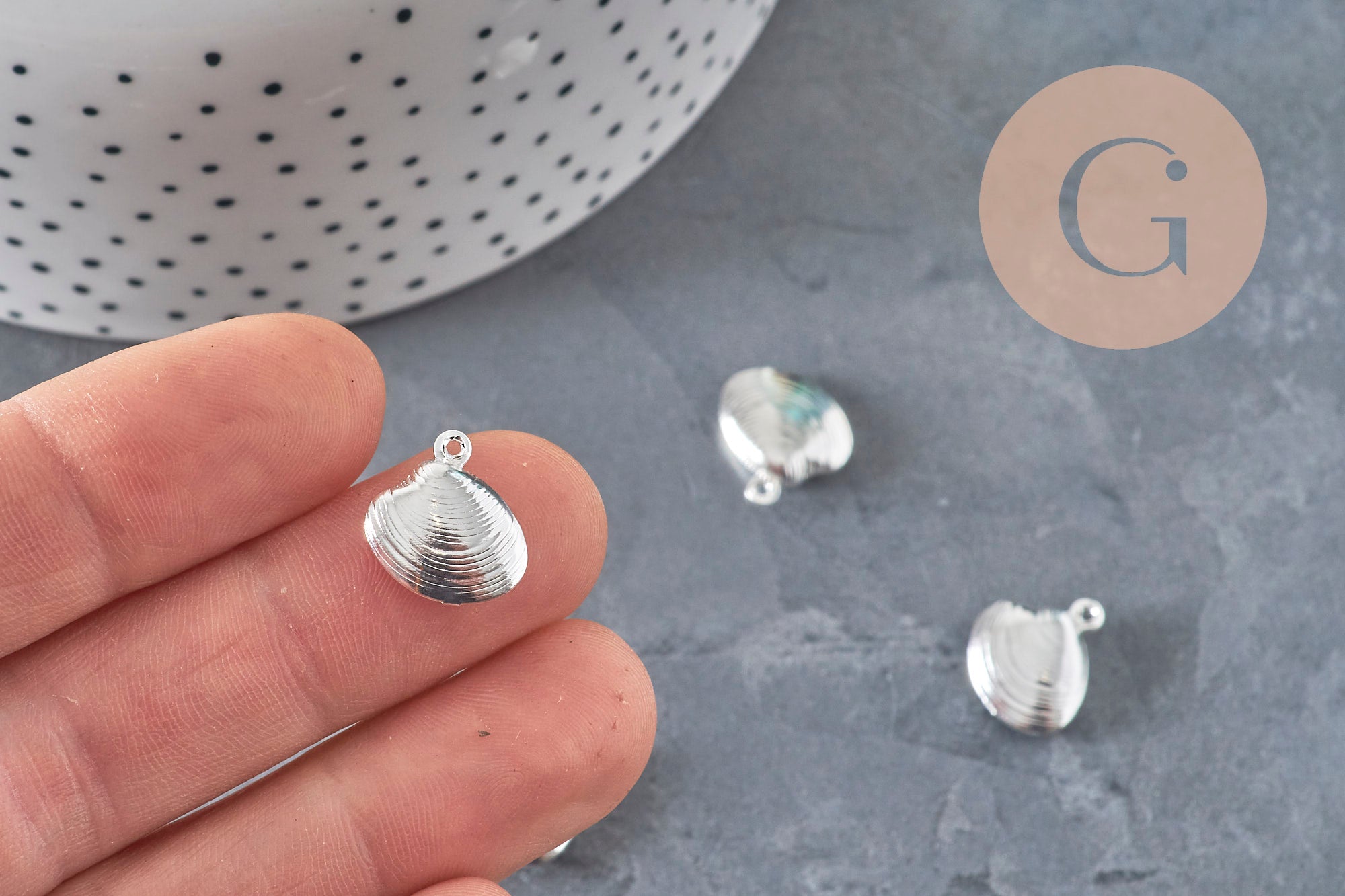 Shell charm 304 stainless steel silver plated 14mm, x1 (G11270)