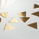 Breloque triangle 1 trou laiton brut 14mm, x10 (G8837)