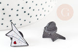 Broche pins avion en papier coeur émaillé blanc rouge 22.5mm,broche customisation vêtement x1 (G9299)