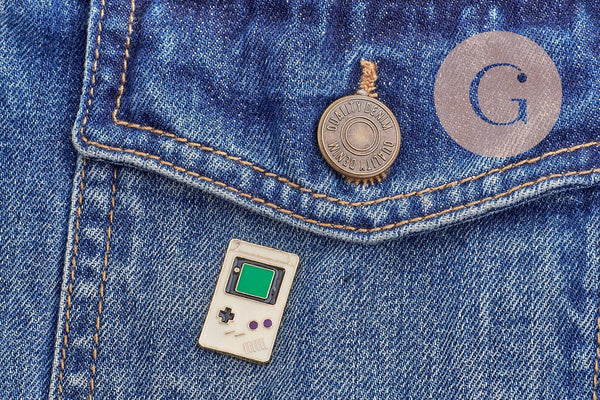 Broche pins console portable jeux vidéos doré émail noir 24x15mm, x1 (G5899)