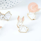 Broche pins lapin origami doré émail 31.5x23mm,broche dorée, décoration veste,x1 (G6375)