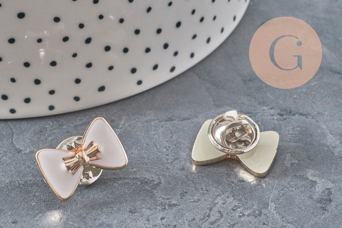 Broche pin's noeud blanc plastique & fer doré 18.5mm, x1 (G11331)-Broches et épinglettes-Gingerlily Perles