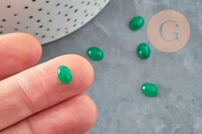 Cabochon ovale jade naturel vert 8x6mm, x1 (G1552)