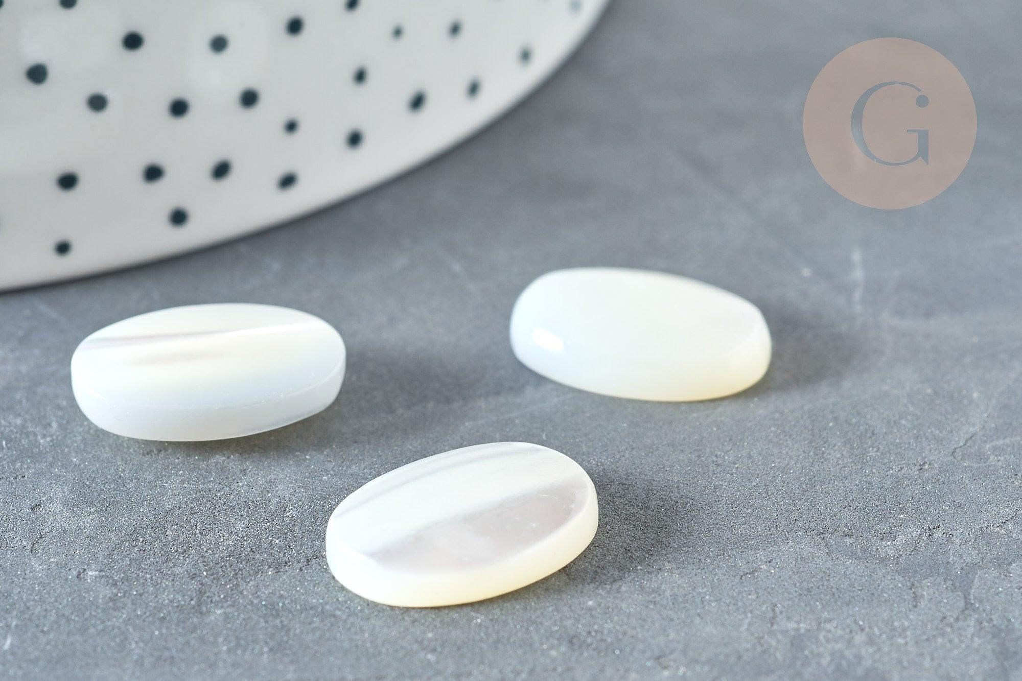 Cabochon ovale nacre blanche 18x13x4.5mm, x1 (G7376)