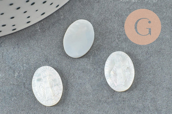 Cabochon ovale nacre blanche naturelle gravé Vierge Marie 16mm, x1 (G9624)