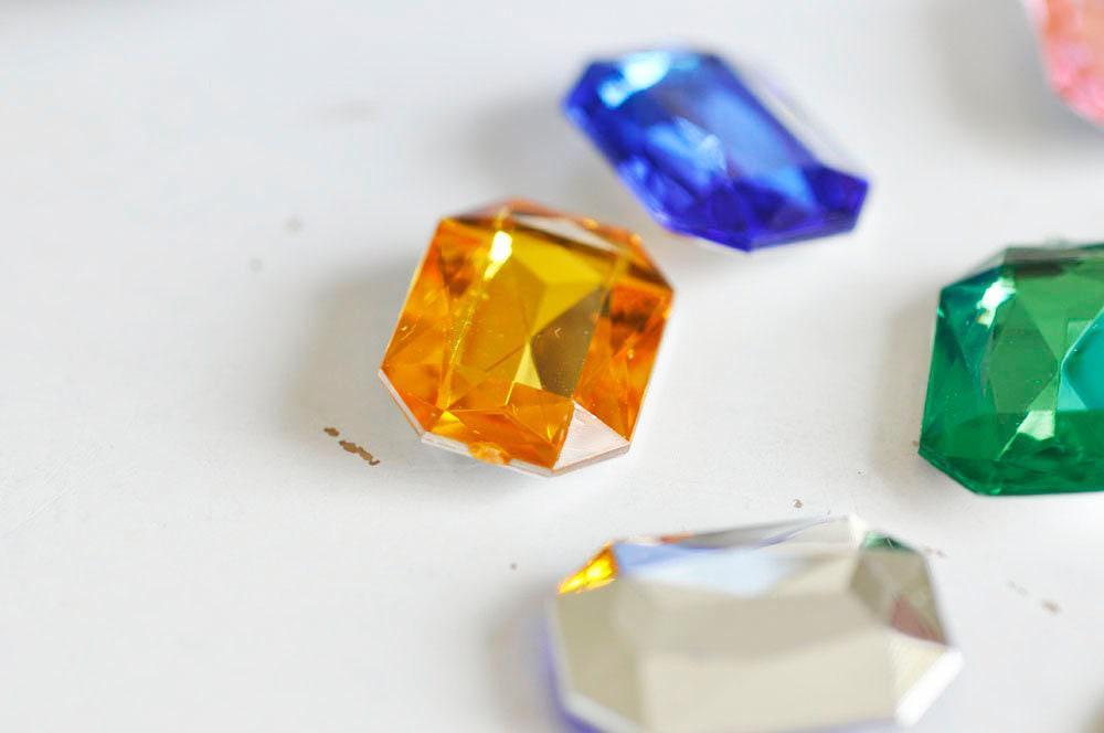 Cabochon plastique resine rectangulaire multicolore 25mm, x1 (G0657)