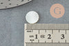 Cabochon rond gravé nacre blanche naturelle 10mm, x1 (G9628)