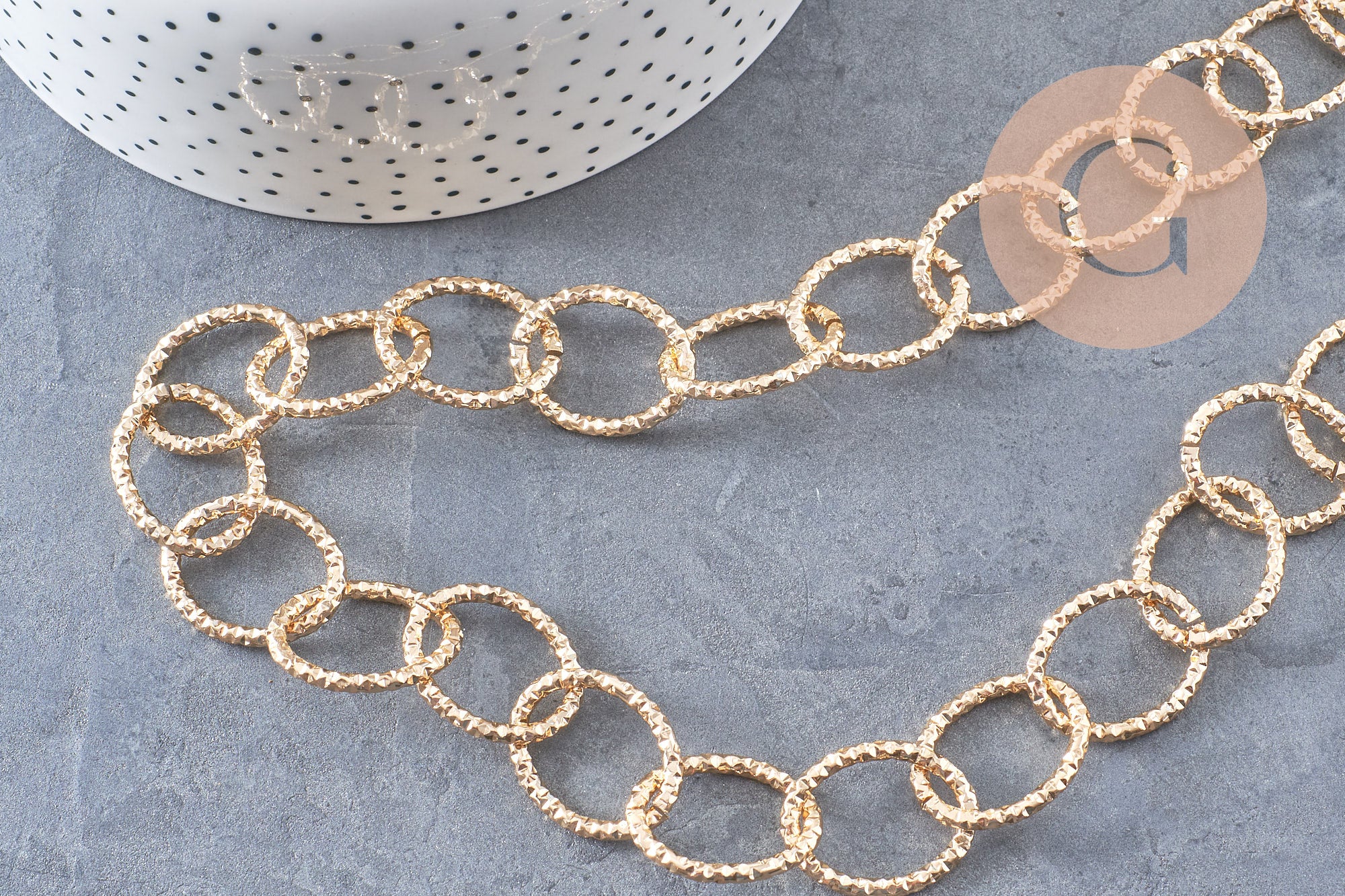 Chaine doré maille ronde texturée aluminium doré pâle 24mm, x1 mètre (G2783)
