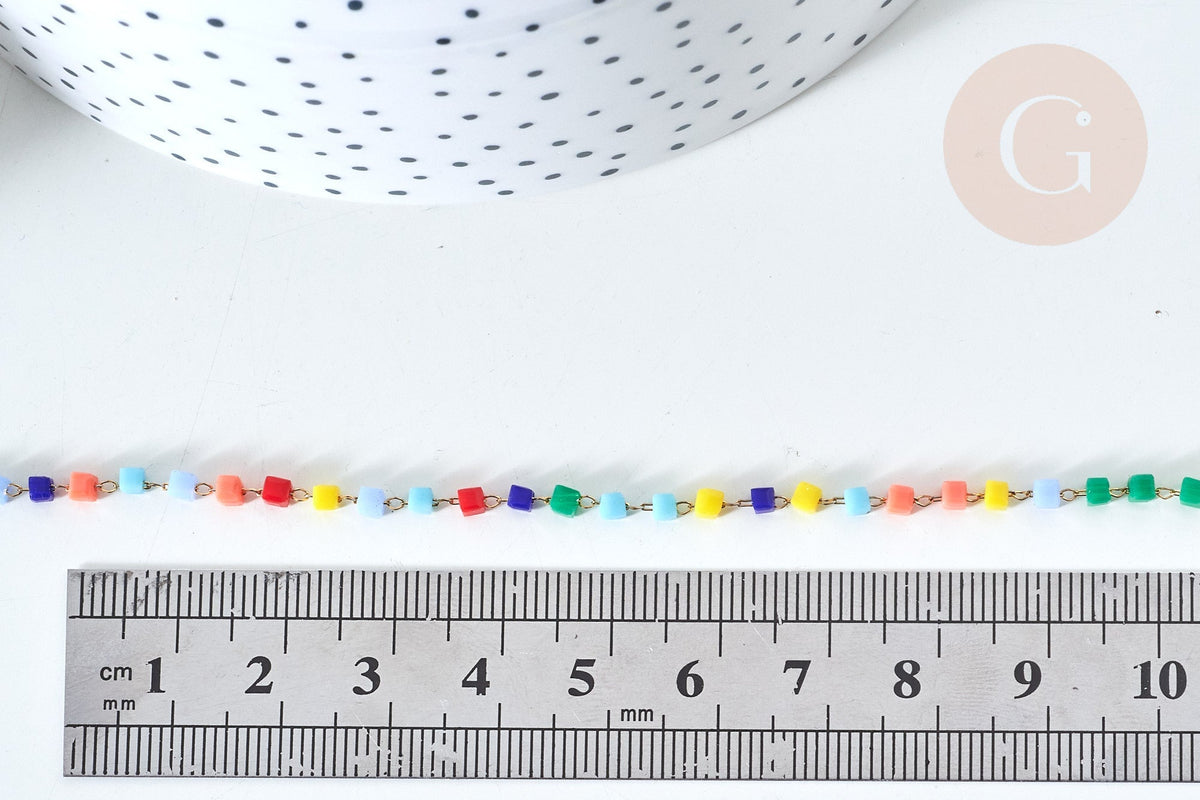 Chaine perle verre cube coloré acier doré 2.5mm, création de bijoux coloré DIY, x1 mètre (G7821)
