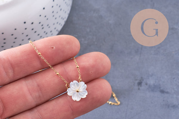 Collier fleur nacre naturelle chaine acier inoxydable doré PVD 18k 45cm, x1 (10581)